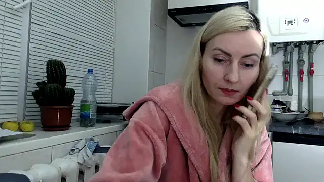 Yourrealgirl's cam snapshot