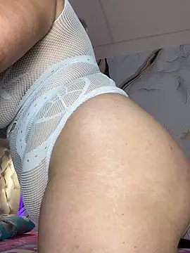 Lucy_Milf_474's cam snapshot