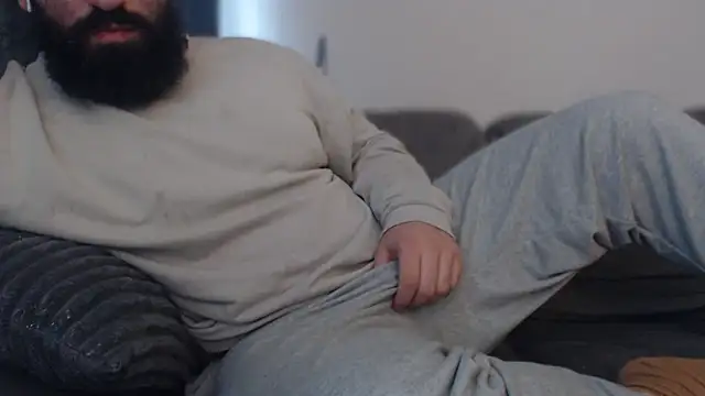 hugemachohandsome's cam snapshot