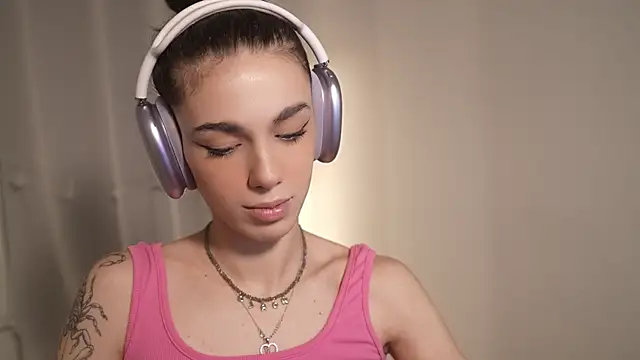 mystica_'s cam snapshot