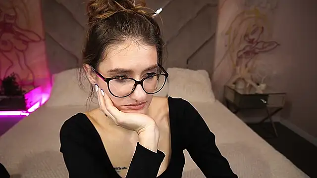 NaughtyNurseVibe's cam snapshot