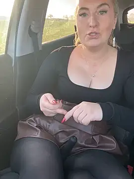 RebeccaSquirtsXXX's cam snapshot