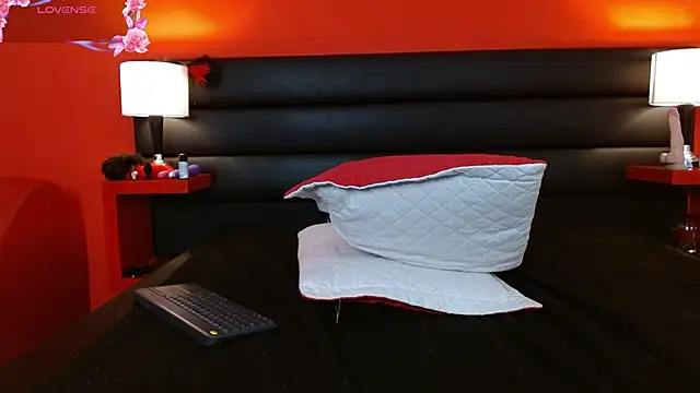 Lolagolden1 live sex cam