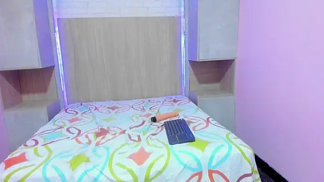 KarlaCollins_'s cam snapshot