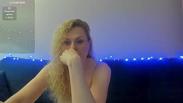 LanaLight_x's cam snapshot