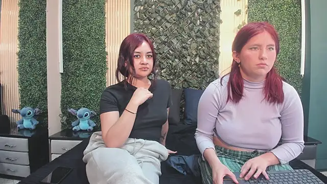 Lucy_and_Karoline live sex cam