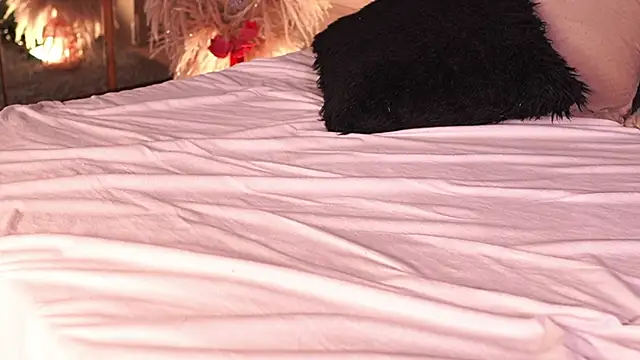 IzzyWild live sex cam