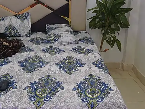 Lovelyy-couple live sex cam