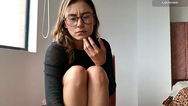 Emmy_petit's cam snapshot