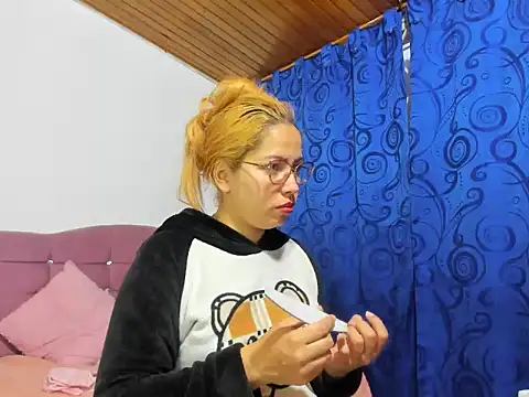 THEBOSSLARA's web cam