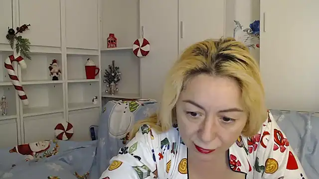 _karolynesyera_'s cam snapshot