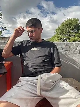 mirallesandbig live sex cam