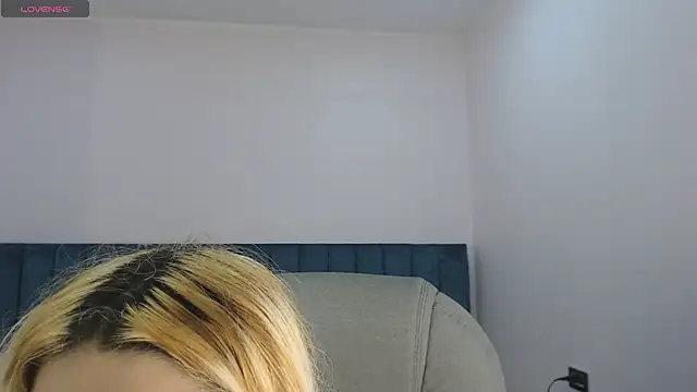 april_bunnyy's cam snapshot