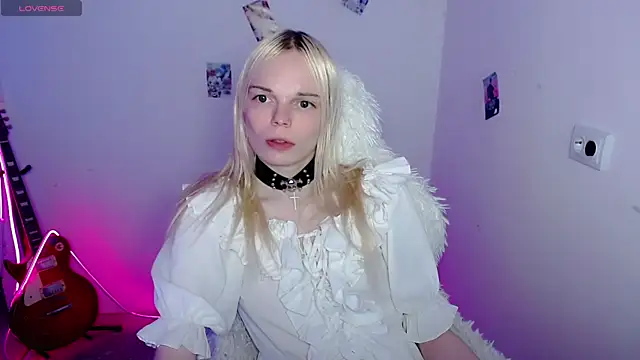 Emily_Nyaffee's cam snapshot