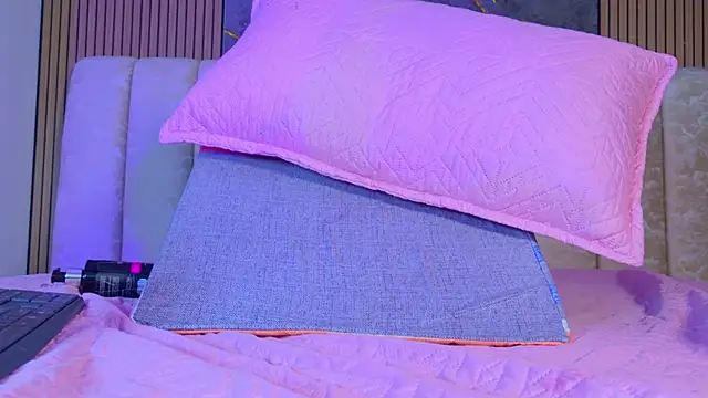 valecastro_'s cam snapshot