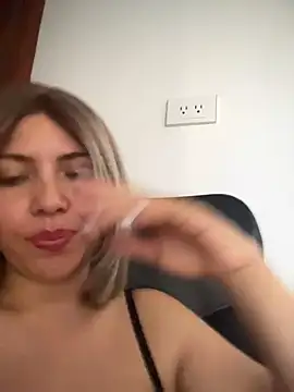 IsaSantoDomingo's cam snapshot