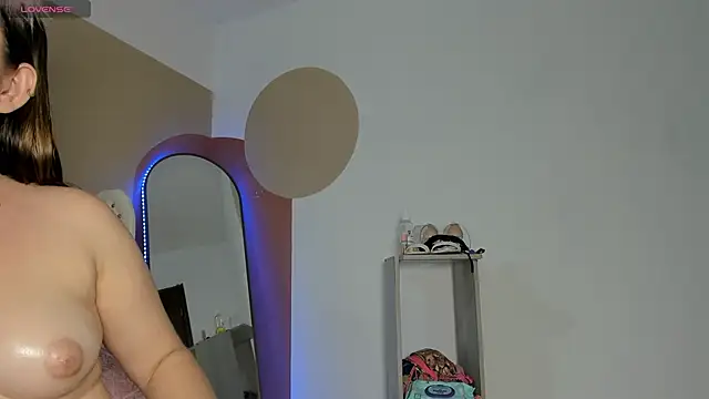 Chloe_Fox18's cam snapshot