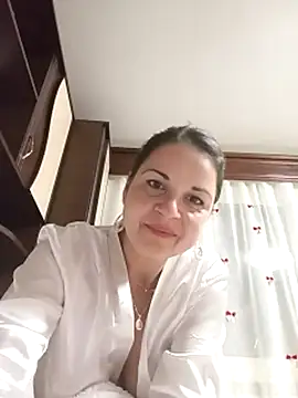 NikkyNatural live sex cam