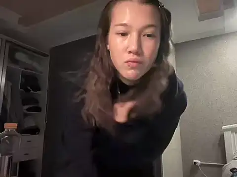 lilXdomii live sex cam