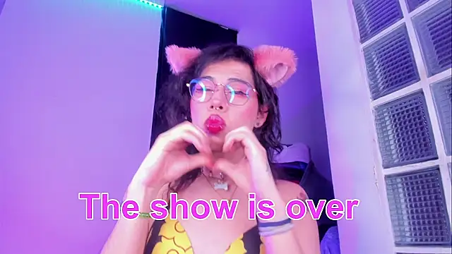 Sweet-SharoKitty live sex cam