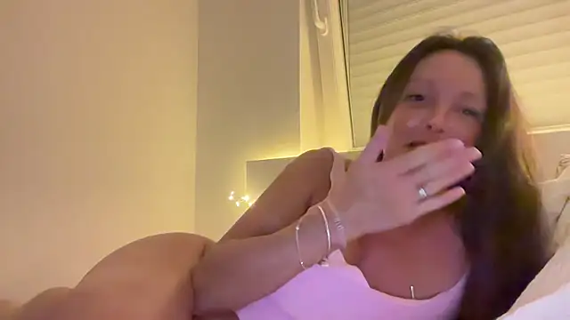 AnnaSophiaX live sex cam