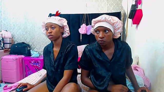 LonelyQueenxx25 live sex cam