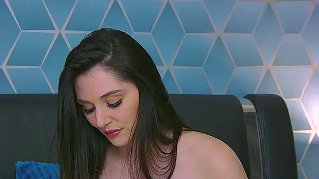 KassieWeins live sex cam