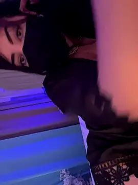 Lola-Bee's cam snapshot