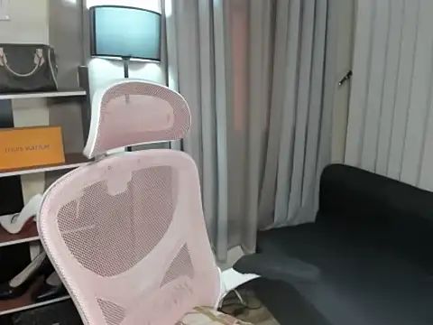 TsUncutMegan live sex cam