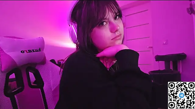 KristiBloom live sex cam