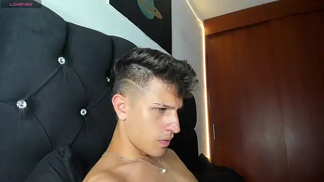 kevin_ahss live sex cam