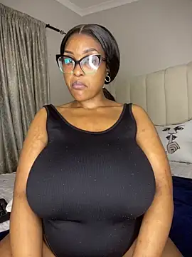 Bustygoddess32 live sex cam