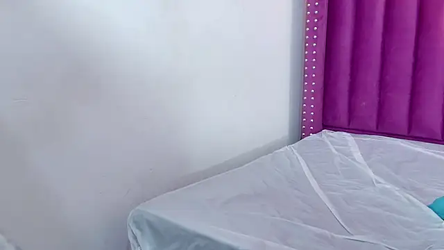 Beautifulskinny18 live sex cam