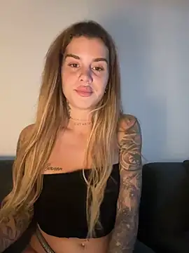 EmiliaCatalina's cam snapshot