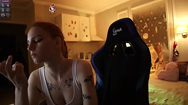 _alice_meyss_'s cam snapshot