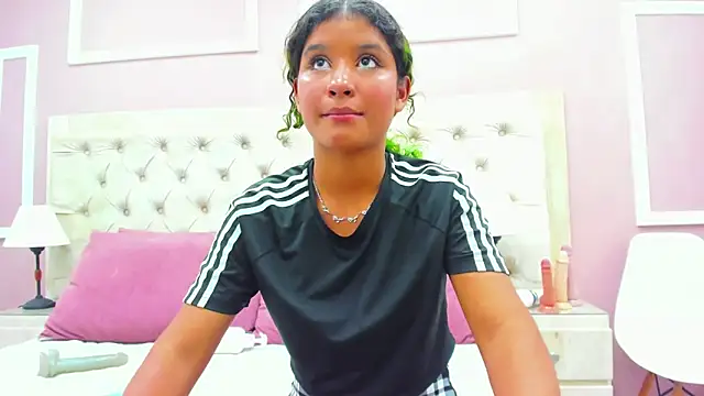 merlyaluna's web cam