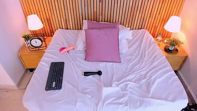 BigBeautifulMia's cam snapshot