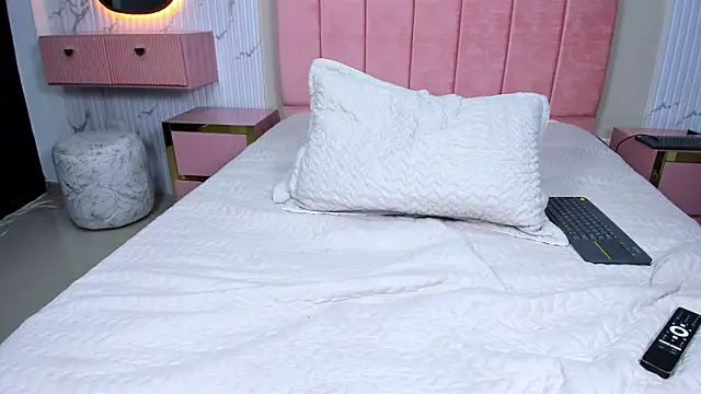 little-doll18's cam snapshot