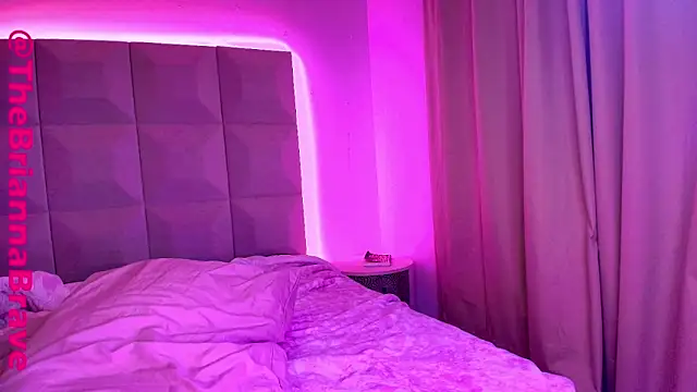 BriannaBrave live sex cam
