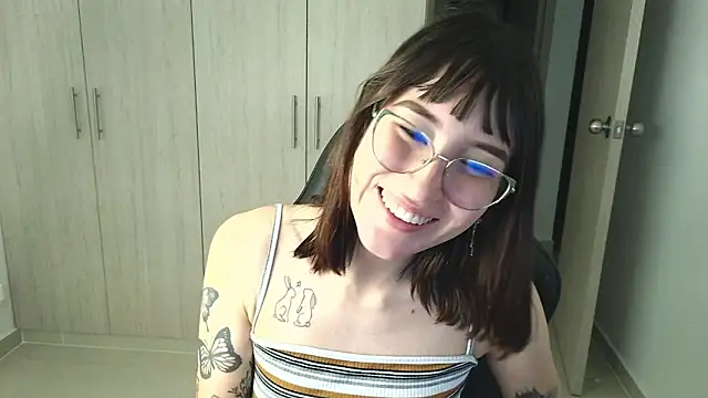 Yuliennegg live sex cam