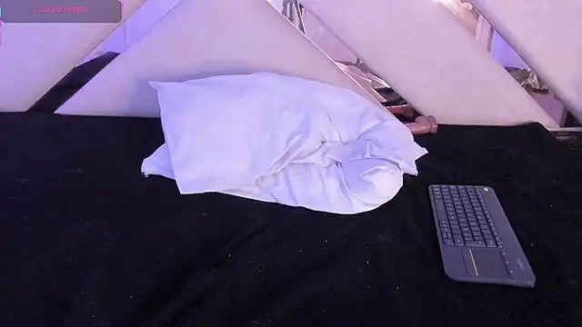 sophie_pariss's cam snapshot