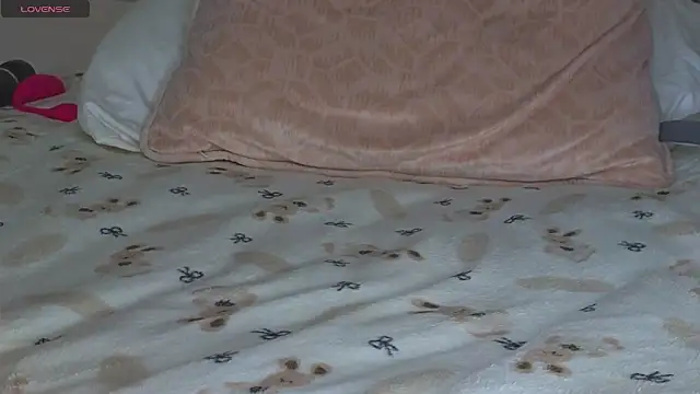 Monikacutie's cam snapshot