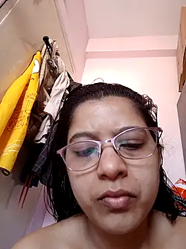 thanusi_2's cam snapshot