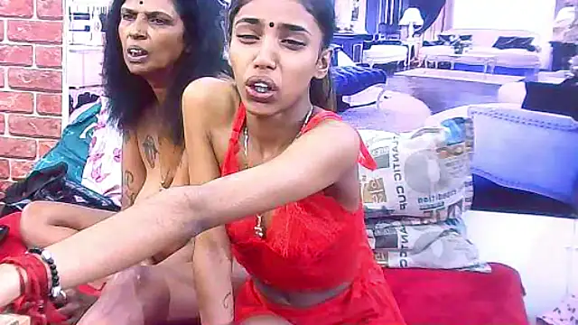 IndianSexySlender live sex cam