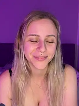 lunawolf21's cam snapshot