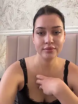 KikiWatson live sex cam