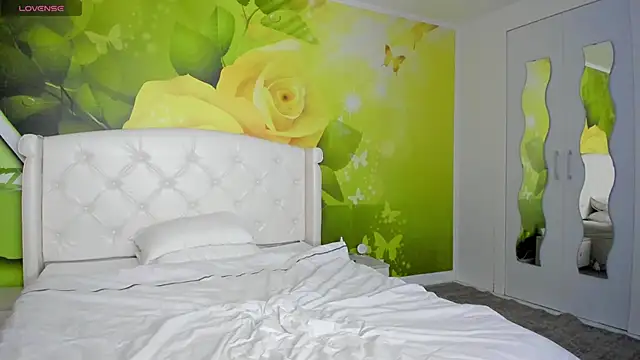 BlowMyXXL live sex cam