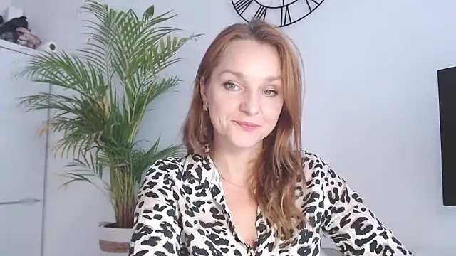 AliciaDesire's cam snapshot