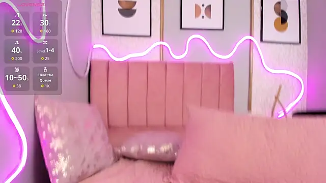 LARISSAEVANS's cam snapshot