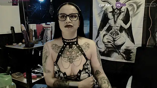 Evil_Queen_666 live sex cam